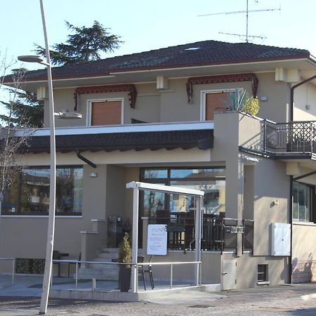 Hotel Margherita Meuble Сирмионе Экстерьер фото