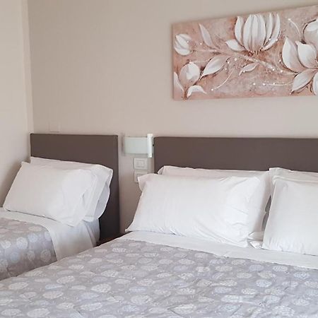 Hotel Margherita Meuble Сирмионе Экстерьер фото