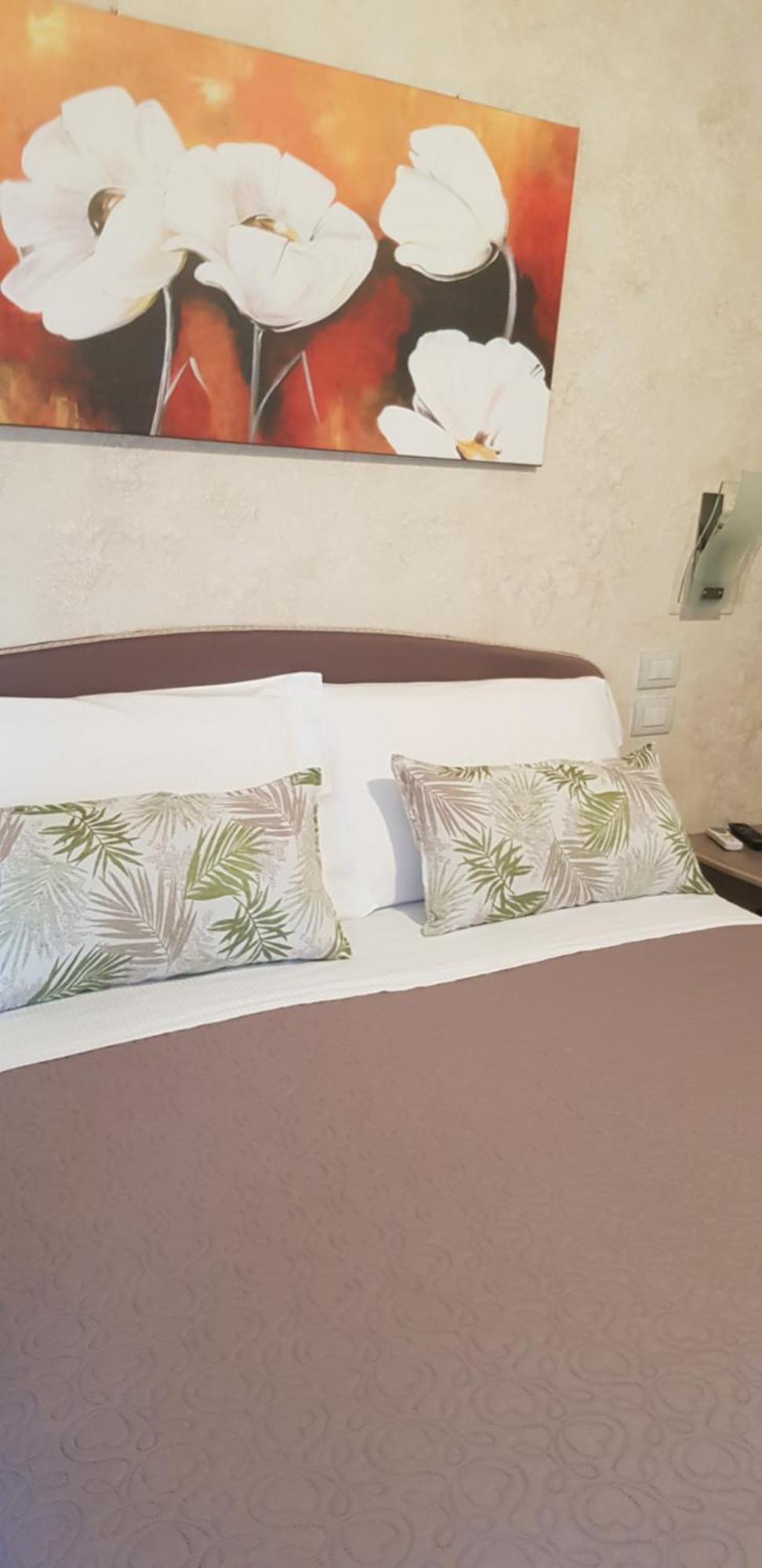 Hotel Margherita Meuble Сирмионе Экстерьер фото