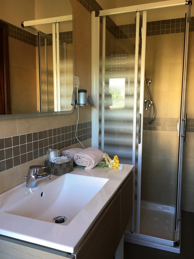 Hotel Margherita Meuble Сирмионе Экстерьер фото