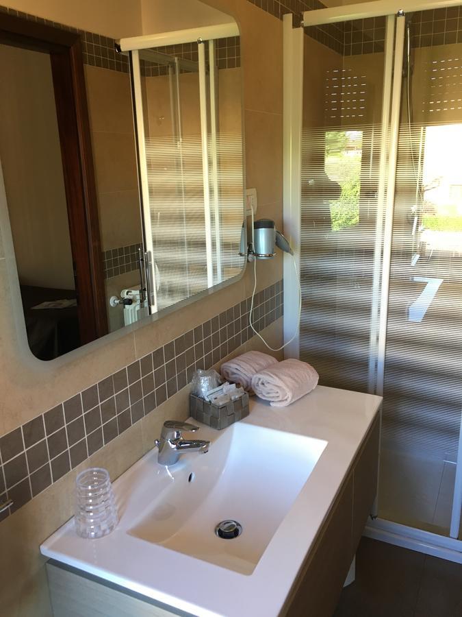 Hotel Margherita Meuble Сирмионе Экстерьер фото
