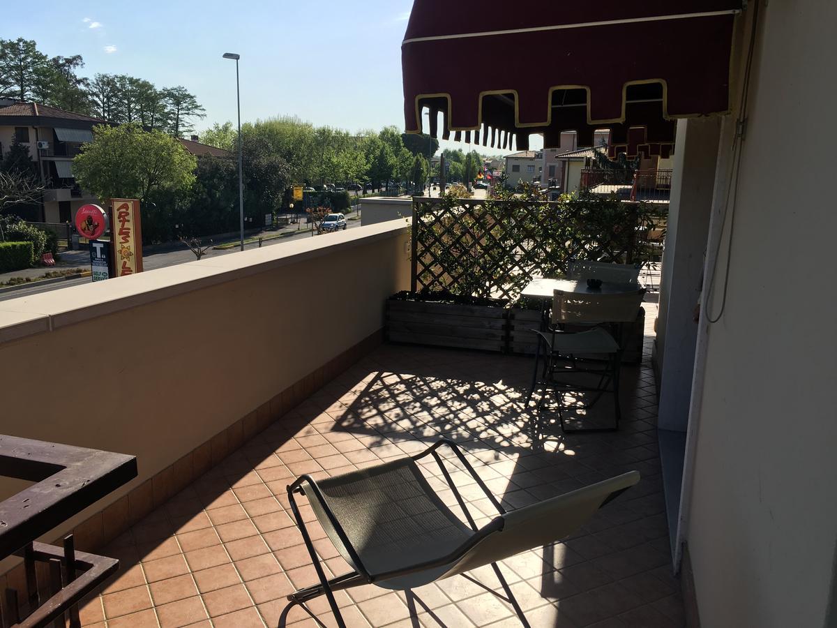 Hotel Margherita Meuble Сирмионе Экстерьер фото