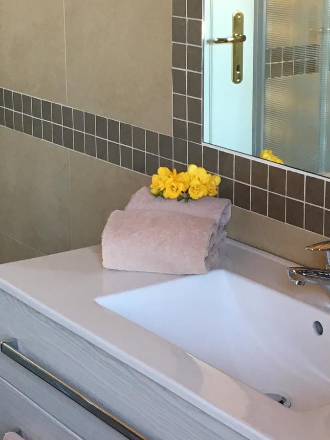Hotel Margherita Meuble Сирмионе Экстерьер фото