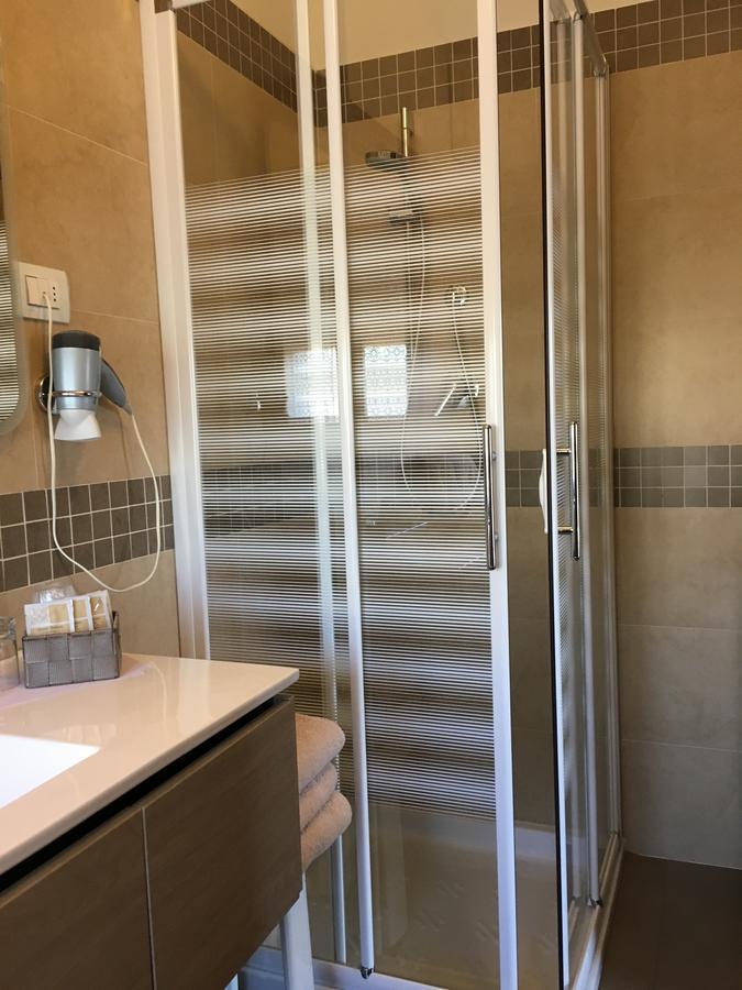 Hotel Margherita Meuble Сирмионе Экстерьер фото