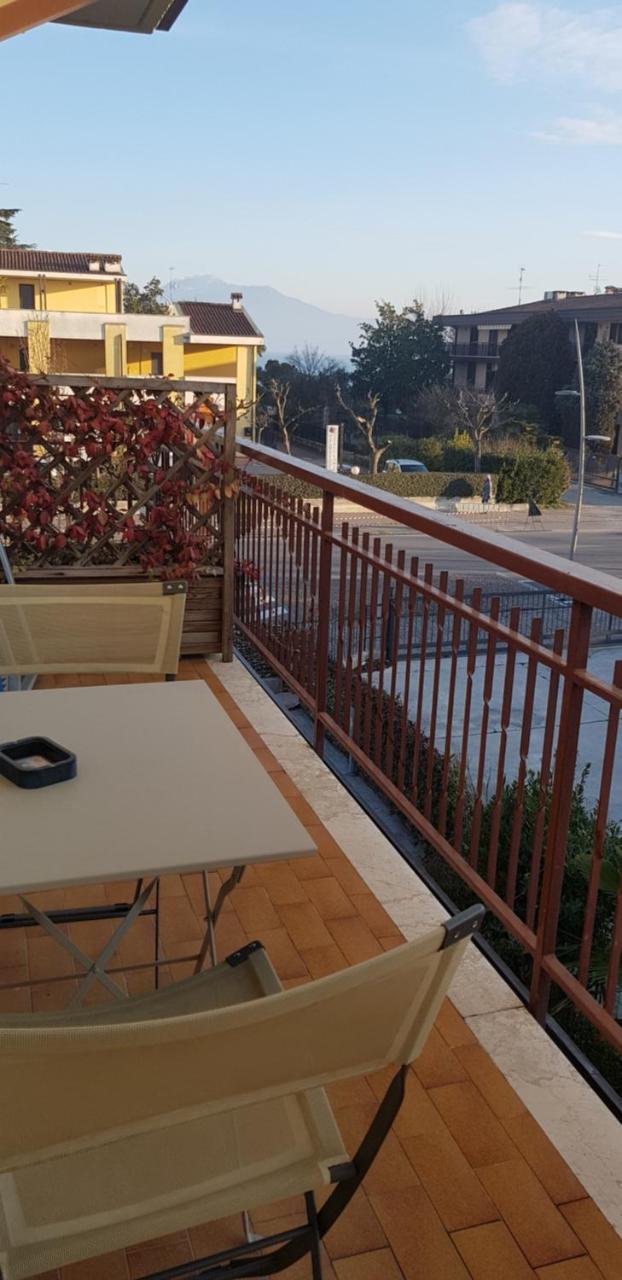Hotel Margherita Meuble Сирмионе Экстерьер фото